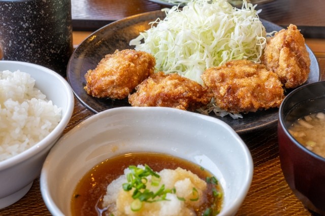 東京都内で人気の定食屋さん徹底ガイド！ランチからデートスポットまで
